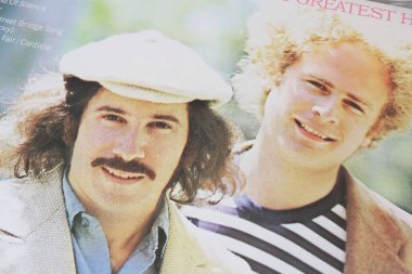 Viersen, Almanya - 9 Mayıs. 2024: 1972 'den Paul Simon ve Art Garfunkel' in portresi ile en iyi klasik albüm kapağı