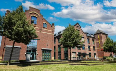 Kempen (NRW), Almanya - 9 Haziran. 2024: Ofis ve şehir yönetimi olarak kullanılan eski listelenmiş fabrika binası