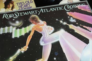 Viersen, Almanya - 9 Haziran. 2024: Rod Stewart 'ın 1975 tarihli albüm kapağı Atlantic Crossing