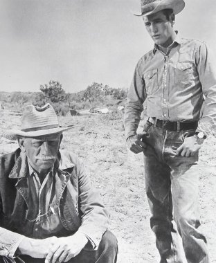 Viersen, Almanya - 9 Mayıs. 2024: Paul Newman ve Melvyn Douglas ile Hud film sahnesi detayları (merkeze odaklan)