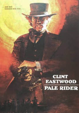 Viersen, Almanya - 9 Mayıs. 2024: Clint Eastwood ile birlikte orijinal Pale Rider film afişi detayları (merkeze odaklan)