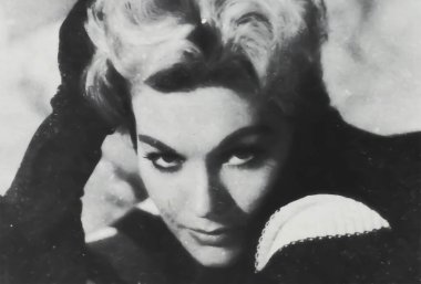 Viersen, Almanya - 9 Mayıs. 2024: Hitchcock 'un 1958 tarihli Vertigo filminde Amerikalı aktris Kim Novak' ın portresi)