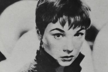 Viersen, Almanya - 9 Mayıs. 2024: Hitchcock filminde Amerikalı aktris Shirley MacLaine 'in portresi 1955' te Harry ile Sorun (merkeze odaklan))