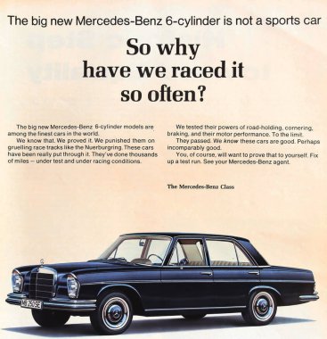 Viersen, Almanya - 9 Mayıs. 2024: Eski Amerikan retro dergisi Mercedes Benz 6 silindir reklamcılık 1960 'lardan (büyük siyah harflerin merkezine odaklan)