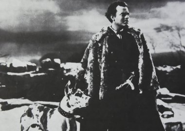 Viersen, Almanya - 9 Mayıs. 2024: Jane Eyre Sinema Sahnesi Detaylı Fotoğraf 1943 'ten Orson Welles ile Eski Dergi' de (Kişinin Merkezine Odaklan)