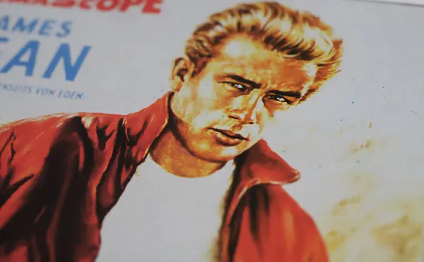 Viersen, Almanya - 9 Mayıs. 2024: Asi Sebepsiz Sinema posteri 1955 'ten James Dean' in Almanca versiyonunu detaylandırdı (merkeze odaklan)