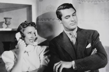 Viersen, Almanya - 9 Temmuz. 2024: Korkunç Gerçek film lobisi 1937 'den Irene Dunne ve Cary Grant ile birlikte.