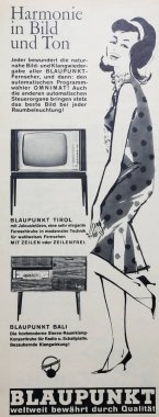 Viersen, Almanya - 9 Mayıs. 2024: Eski Alman Blaupunkt tüketici elektroniği dergisi reklamı (merkez odaklı))