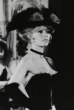 Viersen, Almanya - 9 Temmuz. 2024: Viva Maria sinema salonu lobi kartı detayları Brigitte Bardot ile 1965 'ten