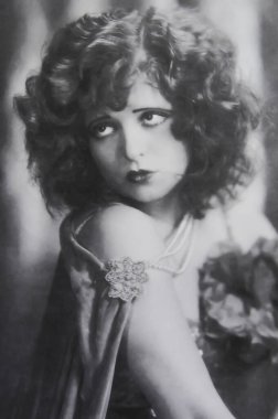 Viersen, Almanya - 9 Temmuz. 2024: Sessiz film yıldızı Clara Bow 1920 'lerin portresi)