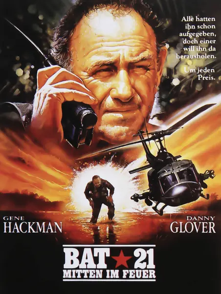 Viersen, Almanya - 9 Temmuz. 2024: 1988 'den Gene Hackman ile birlikte Bat 21 Sinema poster detayı (Almanca versiyonu))
