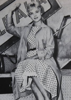 Viersen, Almanya - 2 Haziran. 2024: Fransız aktris Christine Carere 'in eski dergi fotoğrafı (kişiye odaklan)