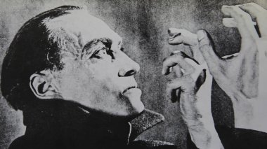 Viersen, Almanya - 2 Haziran. 2024: Conrad Veidt 'in Avusturalya yapımı sessiz korku filmi The Hands of Orlac 1924' te (yüze odaklan)
