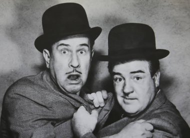 Viersen, Almanya - 3 Mart. 2024: Amerikan komedi ikilisi Bud Abbott ve Lou Costello 'nun eski dergi fotoğrafı 1953' ten Dr. Jekyll ve Bay Hyde ile tanışın ()