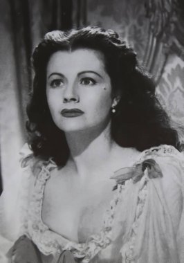 Viersen, Almanya - 3 Haziran. 2024: İngiliz aktris Margaret Lockwood 'un The Wicked Lady filmindeki eski dergi fotoğrafı (yüze odaklan)