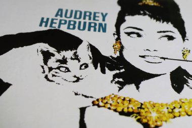 Viersen, Almanya - 9 Mayıs. 2024: 1961 'den Audrey Hepburn ile Tiffany' de Kahvaltı filminin film afişi.)