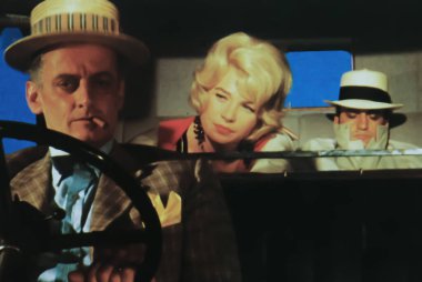 Viersen, Almanya - 13 Mayıs. 2024: Art Carney, Shirley MacLaine, George C. Scott in The Yellow Rolls-Royce in 1964 (odak noktası sol kişi)