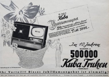 Viersen, Almanya - 6 Mayıs. 2024: Kuba Imperial TV Truhe Adria Luxus 'un 1957 tarihli eski Alman dergisi reklamı