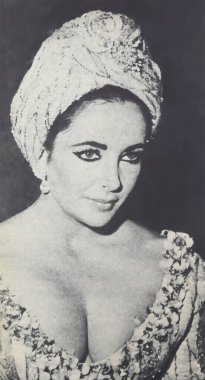 Viersen, Almanya - 9 Haziran. 2024: Amerikan aktris Elizabeth Taylor 'ın portresi 19' dan itibaren eski dergide (merkeze odaklan)