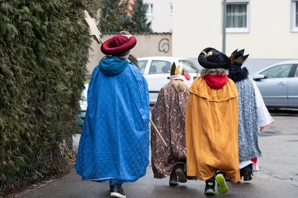 stock image Augsburg in Germany: On 6 January, so-called carol singers march through the city and collect donations. The children are dressed up as the three kings and commemorate Jesus' birth.