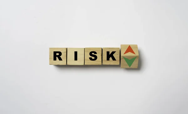 Формулировка Рисков Стрелкой Вверх Вниз Концепции Управления Рисками Оценки — стоковое фото