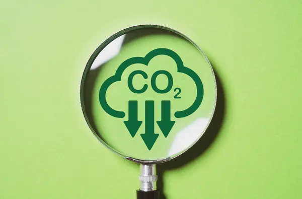 Magnifier Glass Co2 Reduction Green Background Decrease Co2 Carbon Footprint — Stock Photo, Image