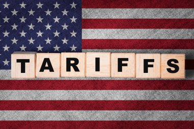 Amerika 'nın birleşik istatistikleri için ABD bayraklarında yer alan gümrük vergileri, her ticaret savaş kavramından ithal malların vergi bariyerini duyurdu..