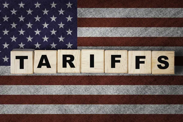 Amerika 'nın birleşik istatistikleri için ABD bayraklarında yer alan gümrük vergileri, her ticaret savaş kavramından ithal malların vergi bariyerini duyurdu..