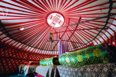 Jetii Oğuz Vadisi Kırgızistan 'daki geleneksel yurt..