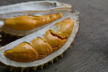 Olgun bir Durian meyvesine yakın çekim. Çok cazip..