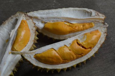 Olgun bir Durian meyvesine yakın çekim. Çok cazip..