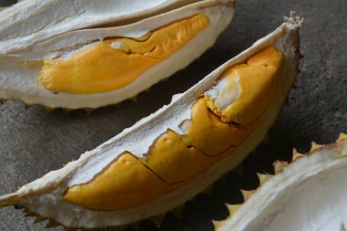 Olgun bir Durian meyvesine yakın çekim. Çok cazip..