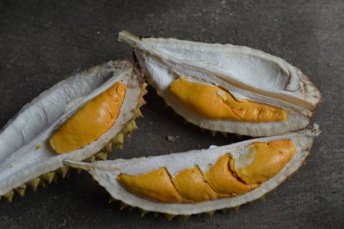 Olgun bir Durian meyvesine yakın çekim. Çok cazip..