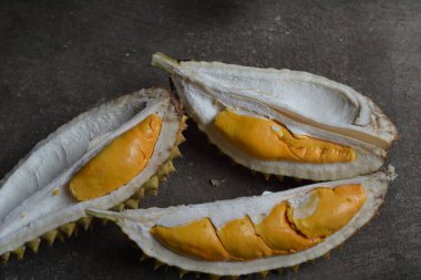 Olgun bir Durian meyvesine yakın çekim. Çok cazip..