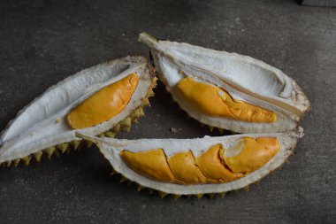 Olgun bir Durian meyvesine yakın çekim. Çok cazip..