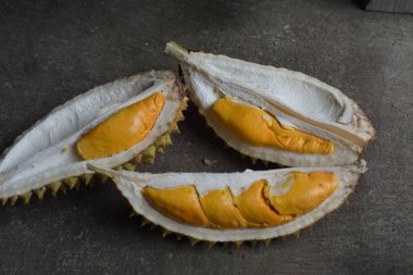 Olgun bir Durian meyvesine yakın çekim. Çok cazip..