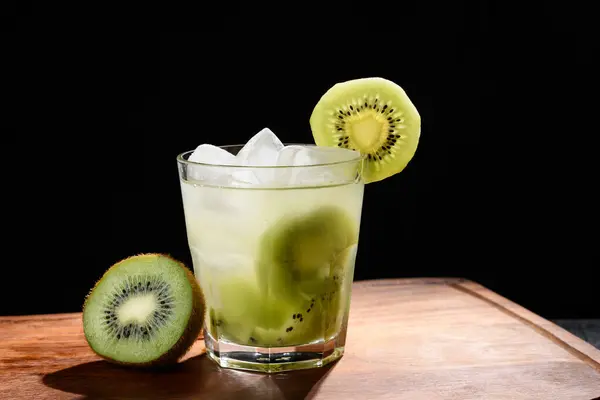 Kiwi Cocktail Gläsern Auf Weißem Tisch — Stockfoto