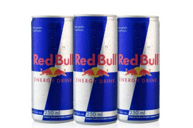 Üç kutu kırmızı boğa enerji 250 ml, buzlu içecek..