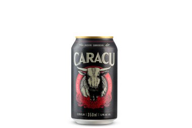 Cerveja CARACU. Beyaz arka planda 350 ml bira kutusu.