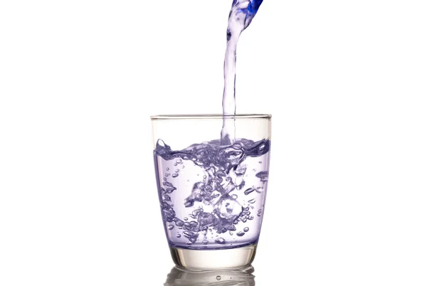 Tiszta Víz Egészség Érdekében Friss Tiszta Vizet Öntök Egy Pohárba — Stock Fotó