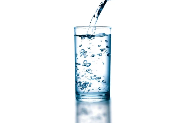 Água Limpa Para Uma Boa Saúde Derramando Água Pura Fresca — Fotografia de Stock