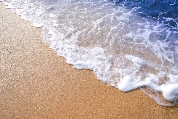 世界上岛屿上的海浪和海水蓝色令人惊奇 — 图库照片