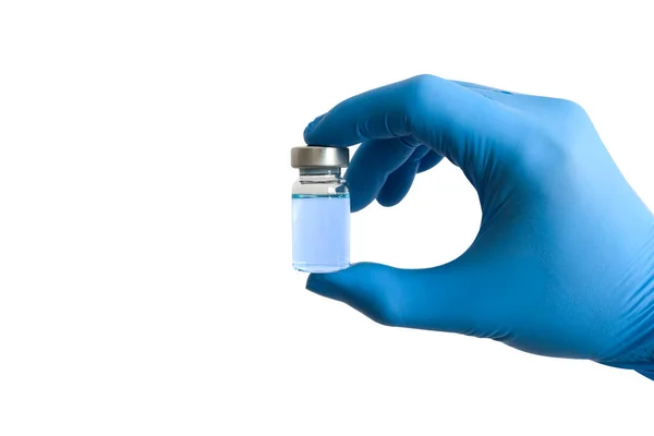 医生的手把蓝色的疫苗瓶放在孤立的白色背景上 健康和医疗概念 — 图库照片