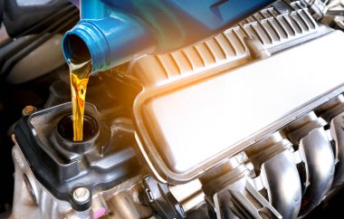 Motor otomobiline yakıt ikmali ve yağ kalitesi aktarım ve onarım ekipmanları. Enerji yakıt kavramı..