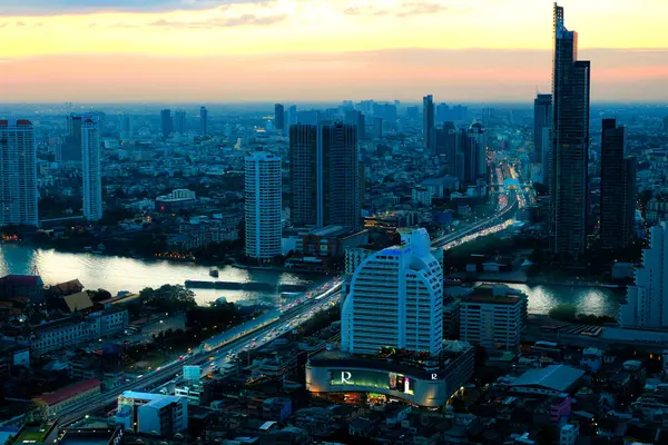 10 Aralık 2019, modern şehrin ve Bangkok 'taki yüksek binaların fotoğrafları.