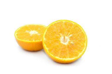 Doğal C vitamini portakalları. Beyaz arka planda sağlıklı meyve