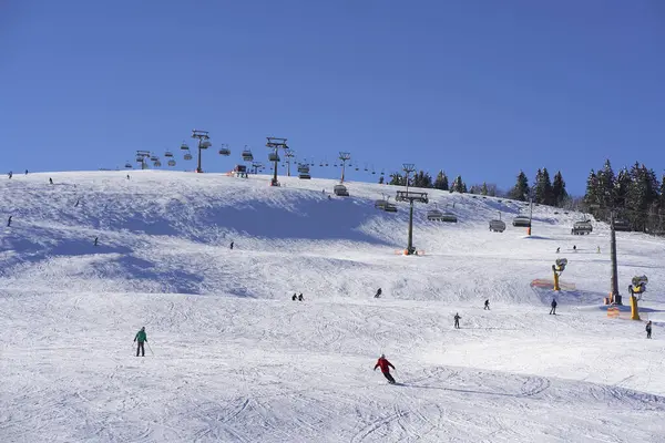 Feldberg Czarny Las Lutego 2022 Narciarze Snowboardziści Białym Stoku Operacja — Zdjęcie stockowe
