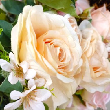 Düğün sahnesi için güzel çiçekler.