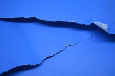 Mavi yırtık kağıt arka plan dokusu