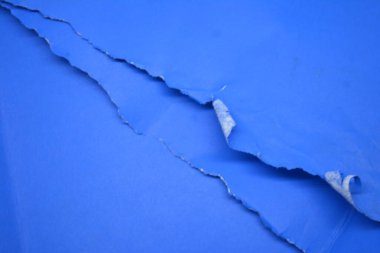 Mavi yırtık kağıt arka plan dokusu